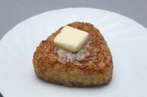 冷凍焼きおにぎりのアレンジ術　卵かけご飯、だし茶漬けなど