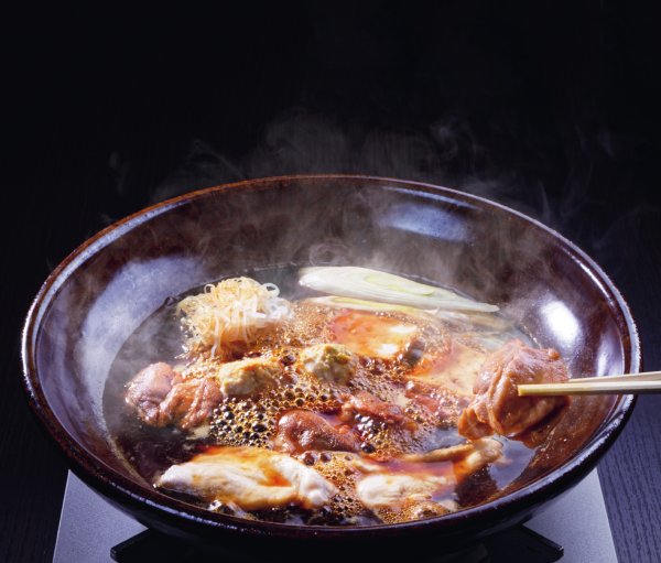 創業257年、「玉ひで」の軍鶏のすき焼き（五鉄コース）