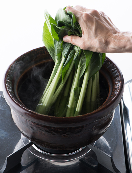 青菜は根元からゆでる