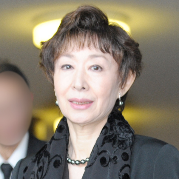 黒木の母役を演じる三田佳子もリアル過保護ママ