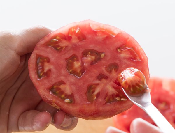 サラダに使う際はトマトの種は取る