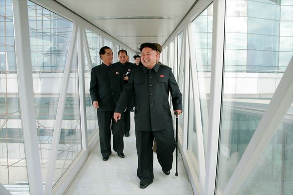常に健康不安が囁かれる　KCNA/新華社/AFLO