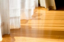 西日が強い部屋、日差しを少しでも和らげる方法は?