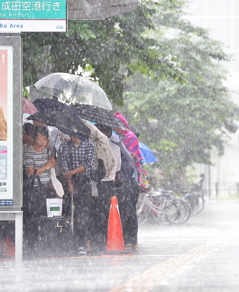 夏の天気予報は的中率が低い？（写真：時事通信フォト）