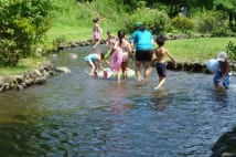 子供が川で溺れたら… 「陸上から助ける」が基本