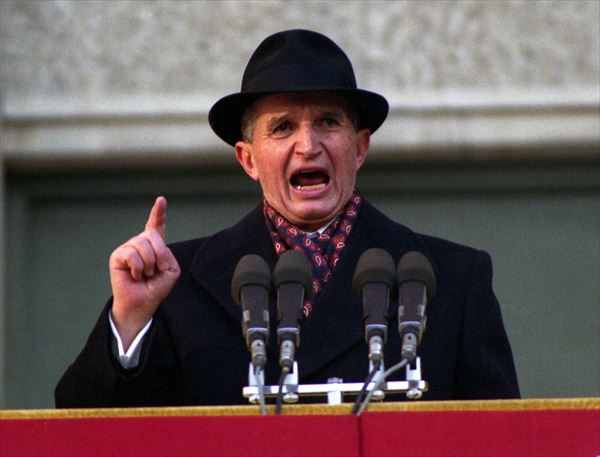 チャウシェスクは1989年のルーマニア革命で処刑　AP/AFLO