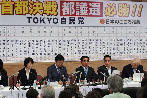 都議選で自民党の議席は57議席から23議席まで激減　Motoo Naka/AFLO