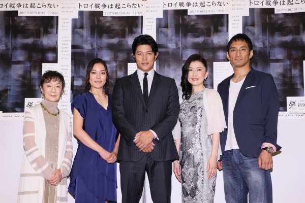 『トロイ戦争は起こらない』出演者たち