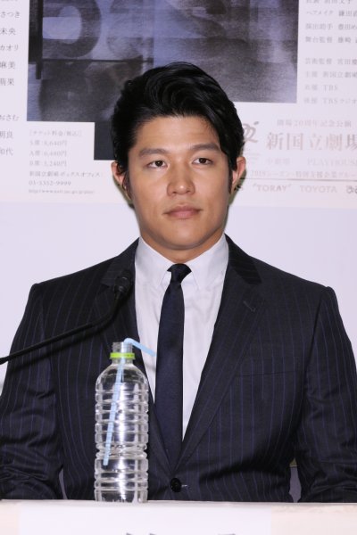 『トロイ戦争は起こらない』主演の鈴木亮平