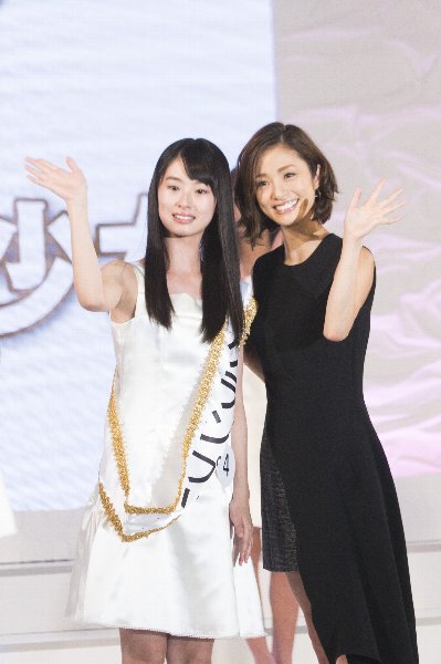 先輩の上戸彩と2ショット