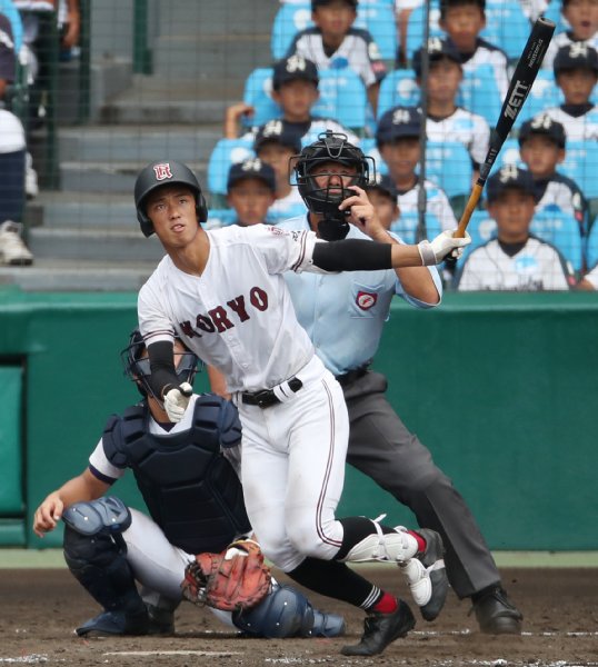 注目度急上昇の中村の評価は（写真・時事通信フォト）