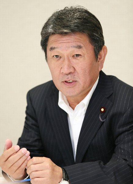 昼食会で多額の資金を集める茂木氏（写真：時事通信フォト）