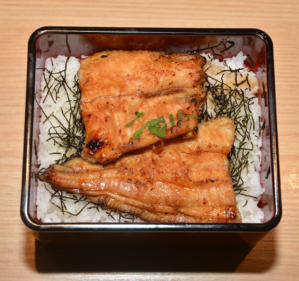 ウナギ味のナマズ重