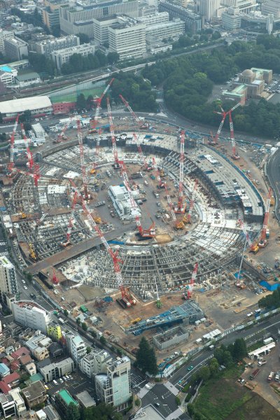 完成まであと27か月となった新国立競技場（8月22日撮影）