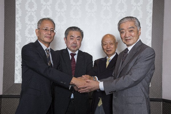 時代と恩讐を超えた歴史的対談が実現（右から徳川氏、小早川氏、大谷氏、石田氏。撮影／塩原洋）