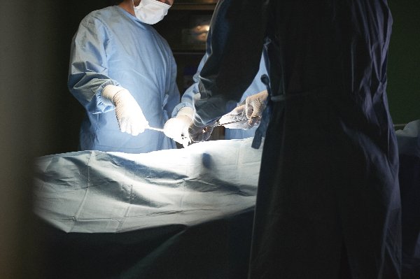 治療法がない時、医師は…（写真・時事通信フォト）