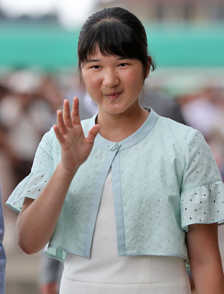 8月21日、那須塩原駅に到着された愛子さまに大きな歓声が