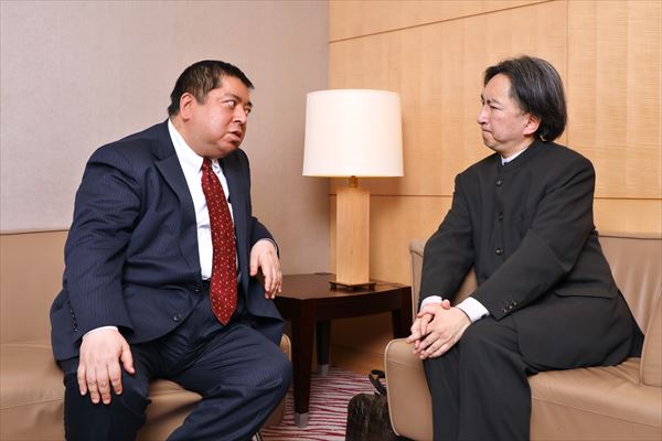 平成史について語り合う佐藤優氏（左）と片山杜秀氏