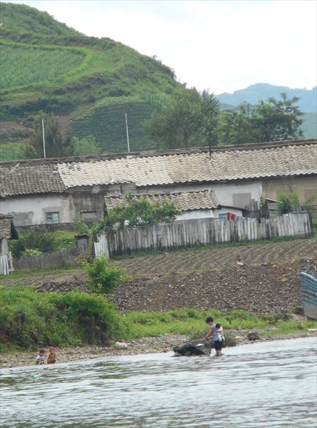 中国の「河口断橋」からとらえた北朝鮮