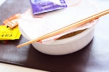 若手女性芸人 おじさんファンに生活苦を救ってもらう