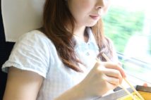 食べ物からタバコまで 根が深い新幹線車内の「におい問題」