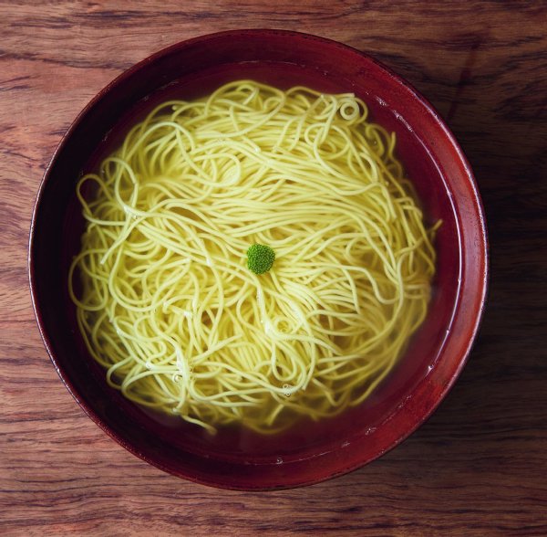 「ふくぼく」の澄まし麺　並盛700円（写真：中庭愉生）