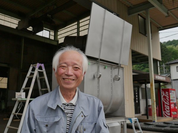 平野さんが設計した漬物製造機（筆者撮影）