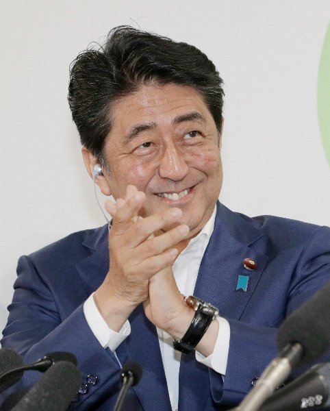 安倍政権に再び追い風か（写真：時事通信フォト）