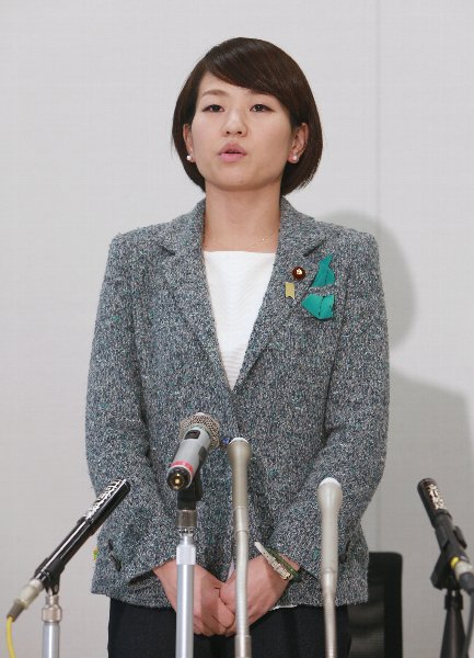 宗男氏の娘・鈴木貴子氏も渡り鳥（写真：時事通信フォト）