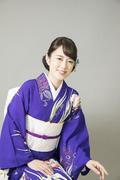 演歌歌手 丘みどり ミニスカから着物で紅白出場目指す Newsポストセブン