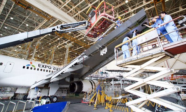 中国・TAECO社の工場（写真：新華社／AFLO）