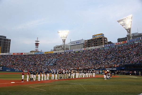 横浜スタジアムのLED照明がプレーに影響も