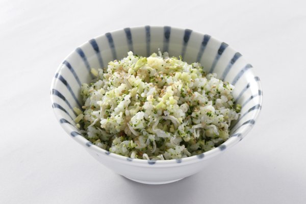 生ブロッコリーで作るじゃこの混ぜごはん