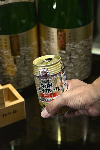 「甘くなくて、キレがある」と焼酎ハイボールは人気の酒だ