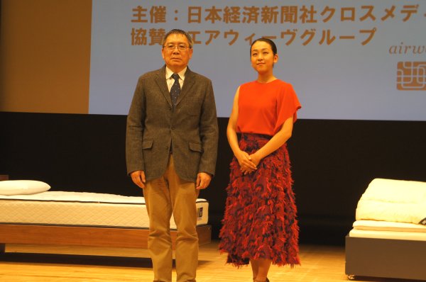 「睡眠負債はない」と太鼓判の浅田真央さん（右）と西野精治氏