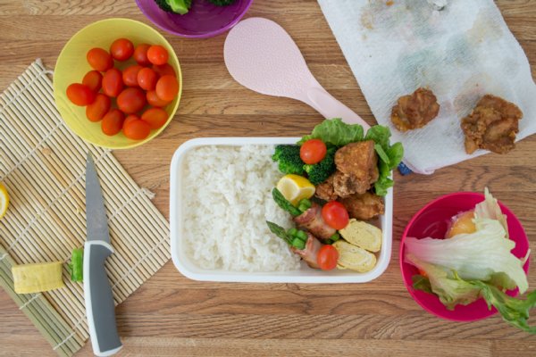 手作り弁当には目には見えない力が（写真／アフロ）