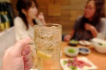 写真トーク、元カノ話…、女性が「途中で帰りたくなる飲み会」とは?
