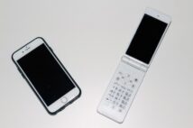 スマホ&ガラケーの2台持ち もはやメリットはなくなった?