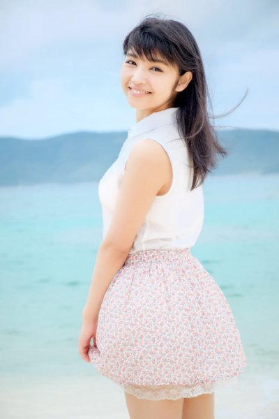 白ワンピで清楚な雰囲気