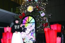 柴咲コウ　ヒカリエのディズニークリスマスツリーに笑顔