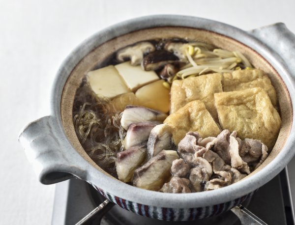 大勢で食べる鍋は何を入れても美味しい