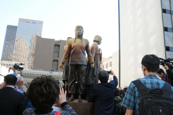 サンフランススコ市の慰安婦像（写真：Avalon／時事通信フォト）