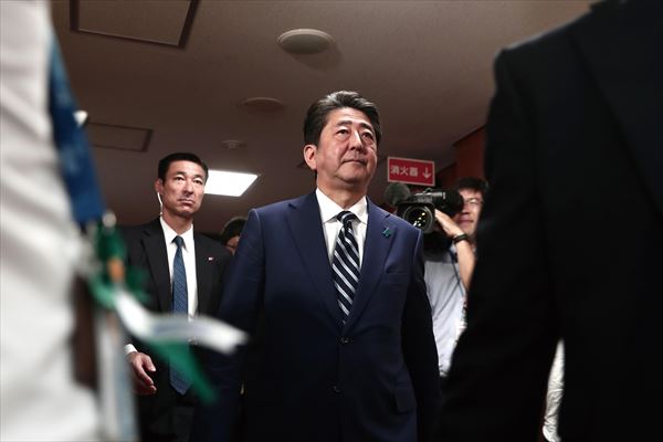 各国首脳も安倍首相とは真剣に話し合う　AP/AFLO