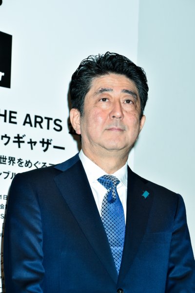 香取慎吾にアーティストとしての活動を期待した安倍晋三首相
