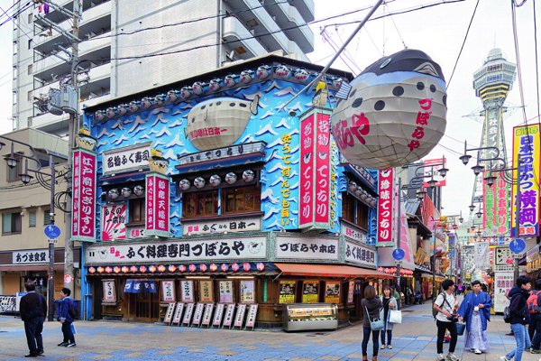 人目を引く外観は街の名物になっている