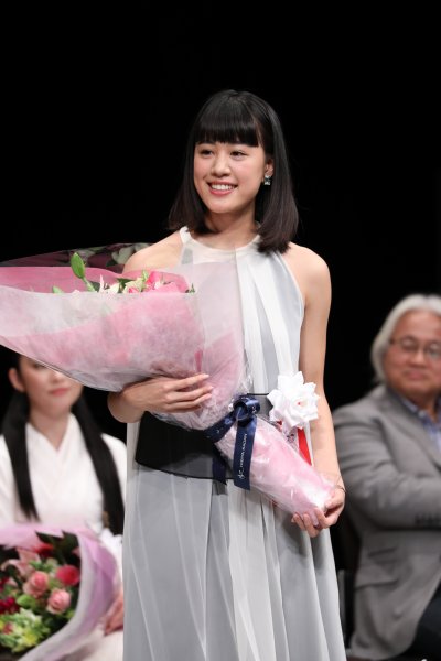 「第41回山路ふみ子映画賞」新人女優賞を受賞した石橋静河