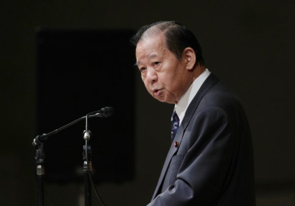 着実に子分を増やす二階俊博幹事長（写真：時事通信フォト）