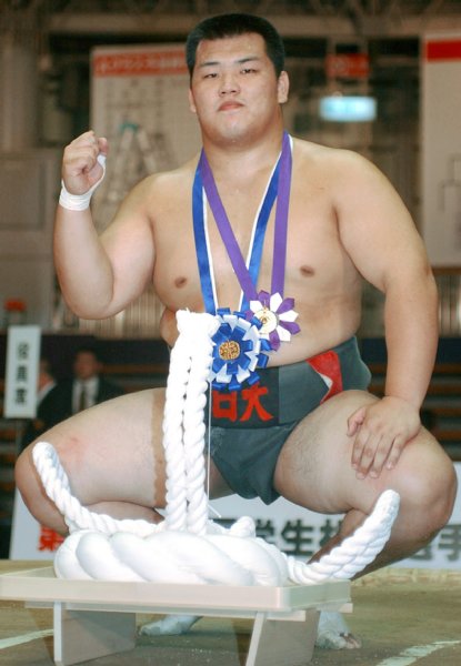 2005年に全国学生相撲選手権の個人戦で優勝した下田（写真：共同通信社）