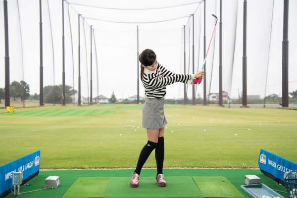 「2時」の角度まで振り切る