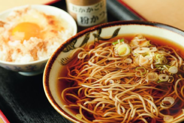 そばよし(三越前)のかけそば(290円)
